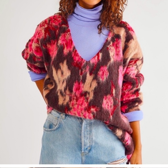 S 🔖 FREE PEOPLE Floral Primrose V-Neck Oversized Tunic Sweater $168 - Picture 1 of 3